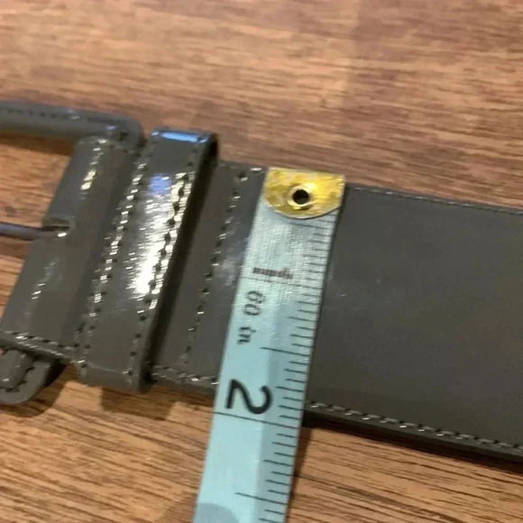 Jacob NWOT gray patent leather  belt with wide buckle - Picture 3 of 7